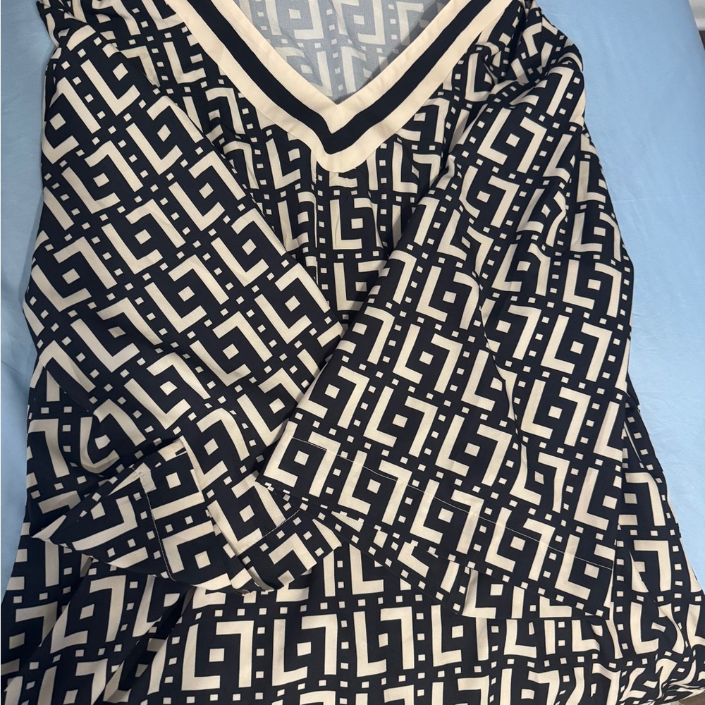 Geometric Black and Cream V-Neck Blouse